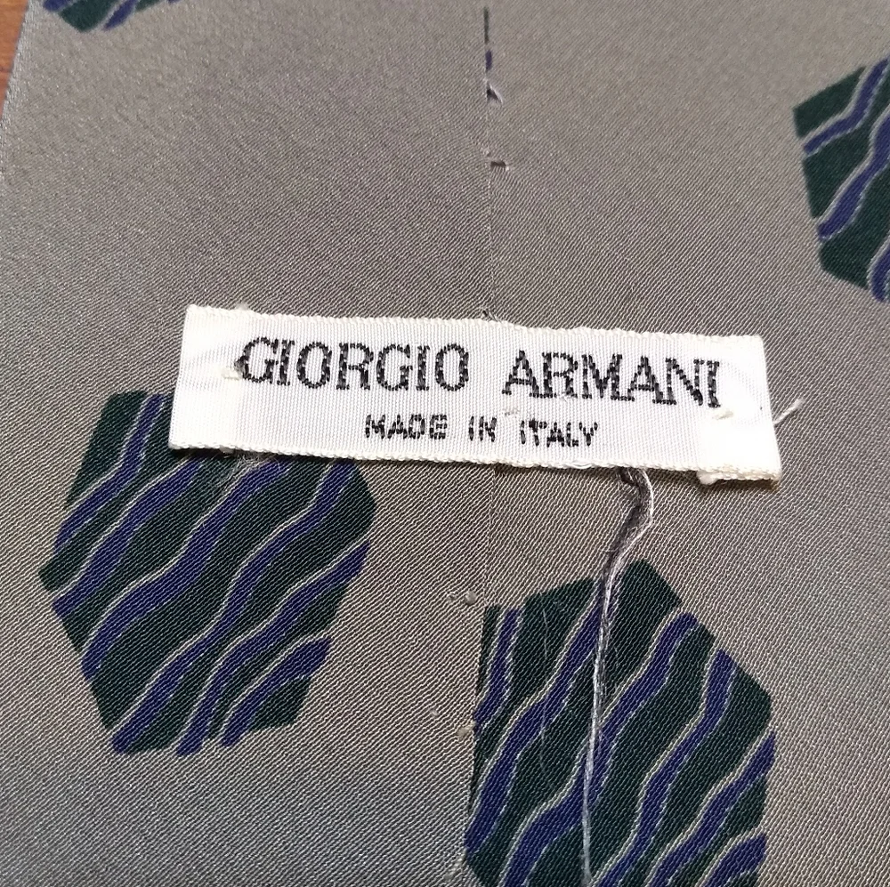 Giorgio Armani Tie, 100% Silk, Grey with Blue Hexagon Pattern, Made in I… - Picture 3 of 14